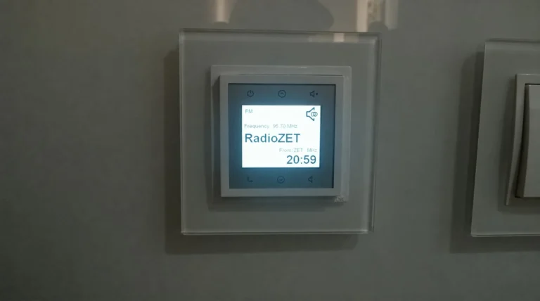 Panel sterowania w ścianie